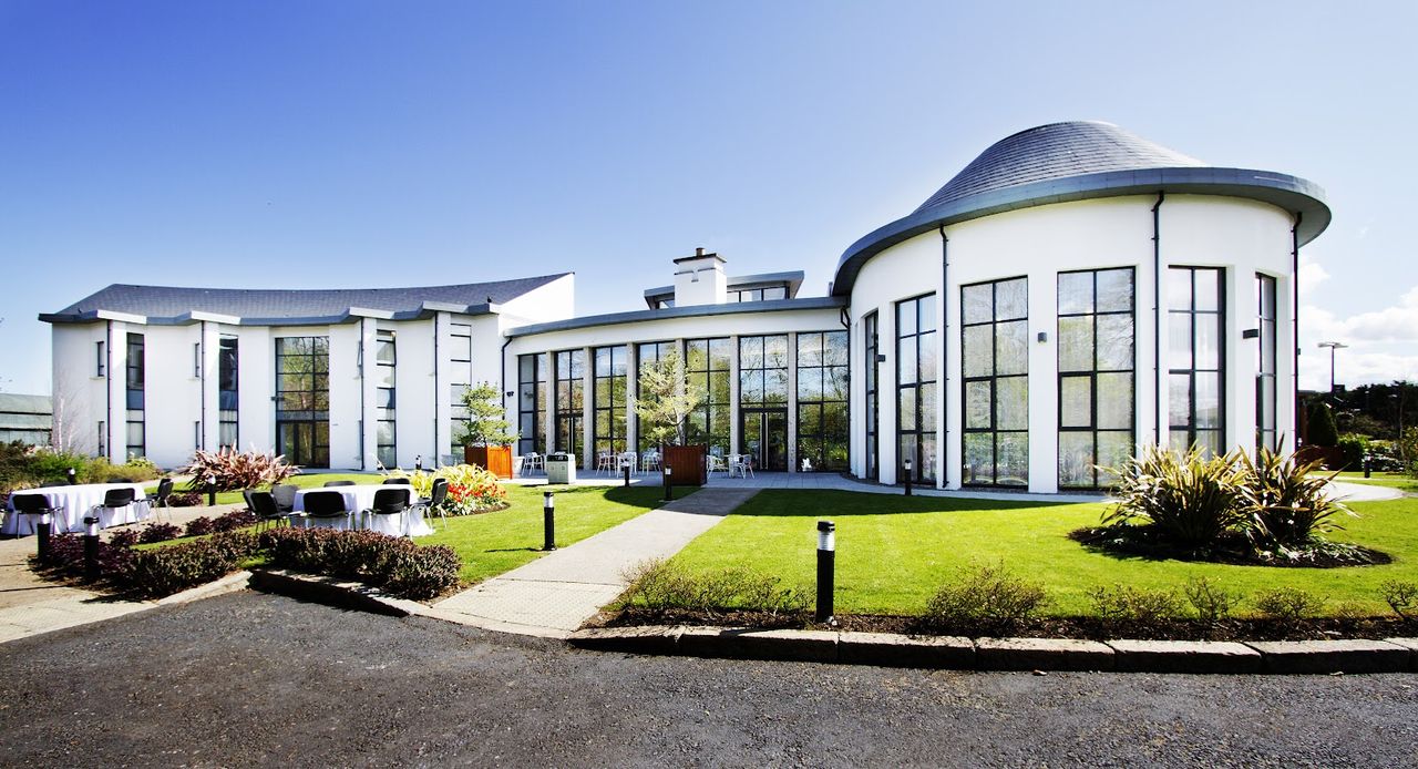 La Mon Hotel And Country Club