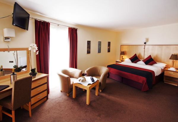 La Mon Hotel And Country Club