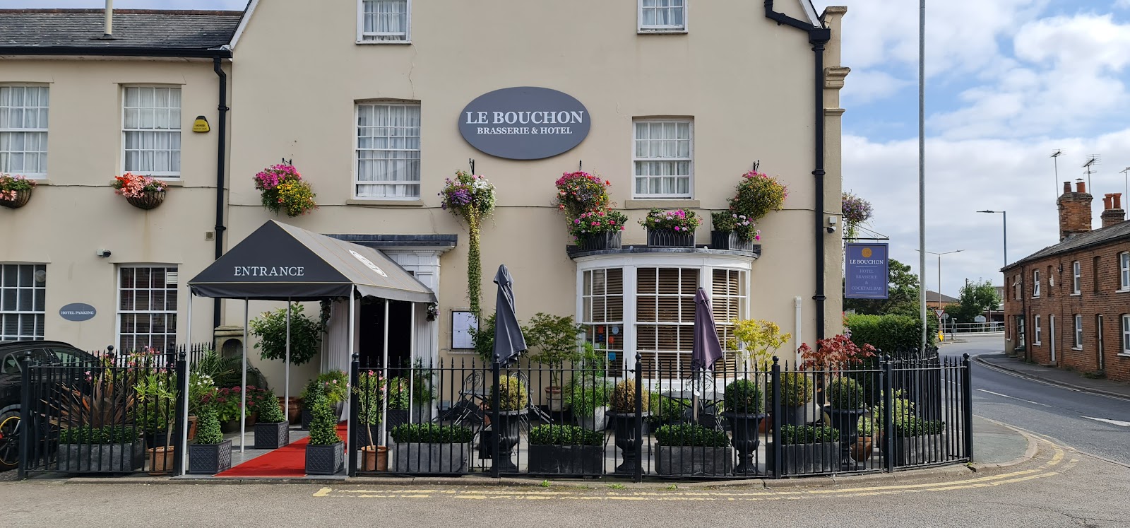 Le Bouchon Brasserie & Hotel