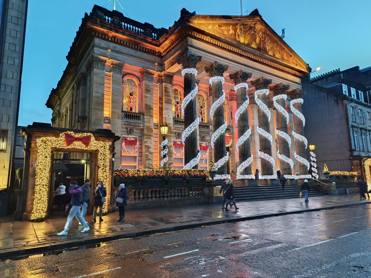 Le Monde Hotel