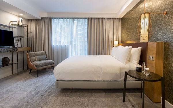 Lincoln Plaza London Curio Collection By Hilton