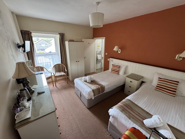 Lion Hotel & Studio Apartments