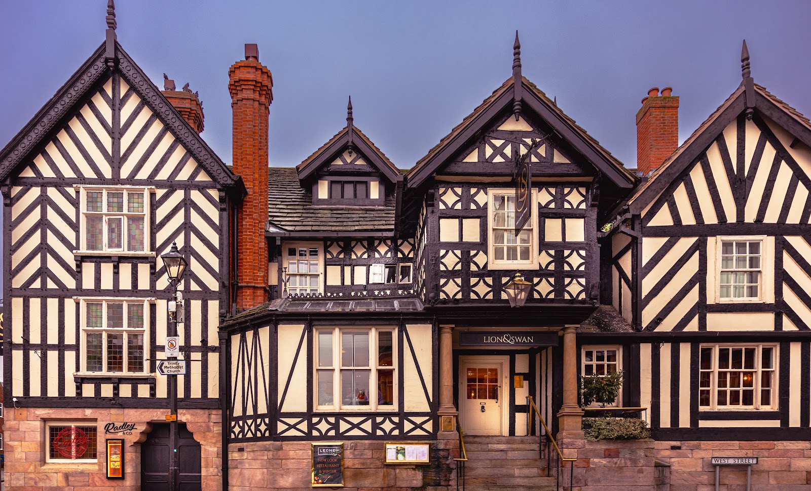 Lion & Swan Hotel