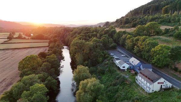 Llanwenarth Hotel & Riverside Restaurant