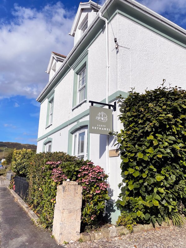 Llety Brynawel Guest House