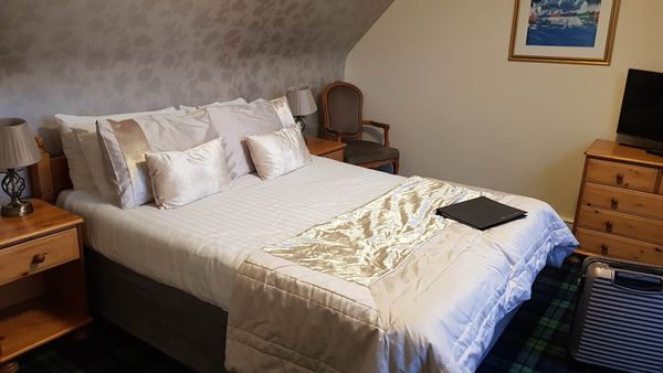 Lochnell Arms Hotel