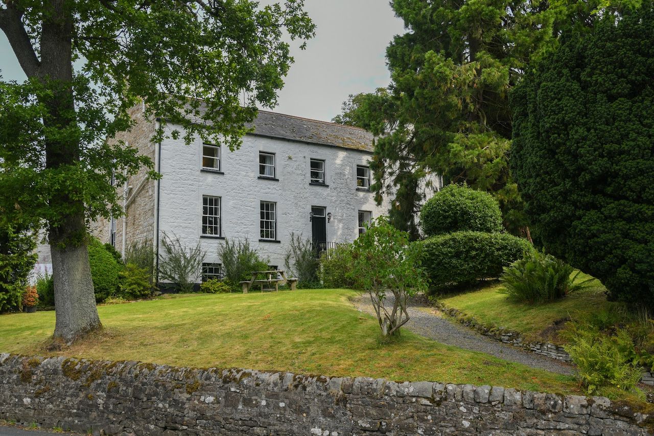 Lowbyer Manor Country House