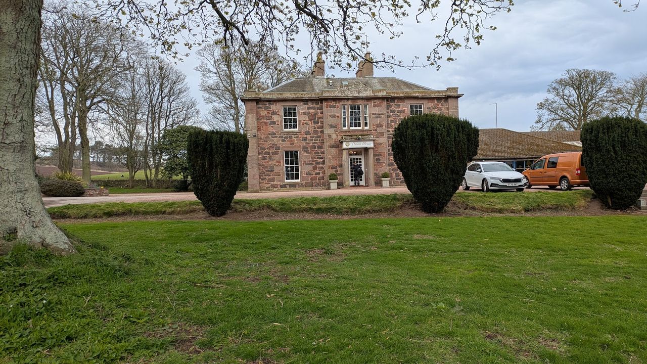 Lunan House