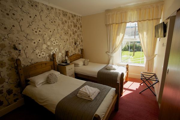 Maenllwyd Guest House