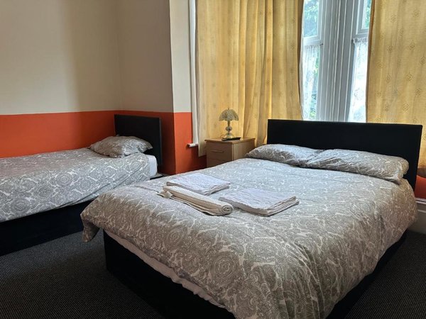 Malvern Lodge Guest House - Close to Beach
