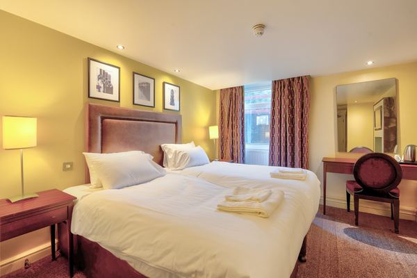 Manchester Airport Stanley Hotel by Belvilla