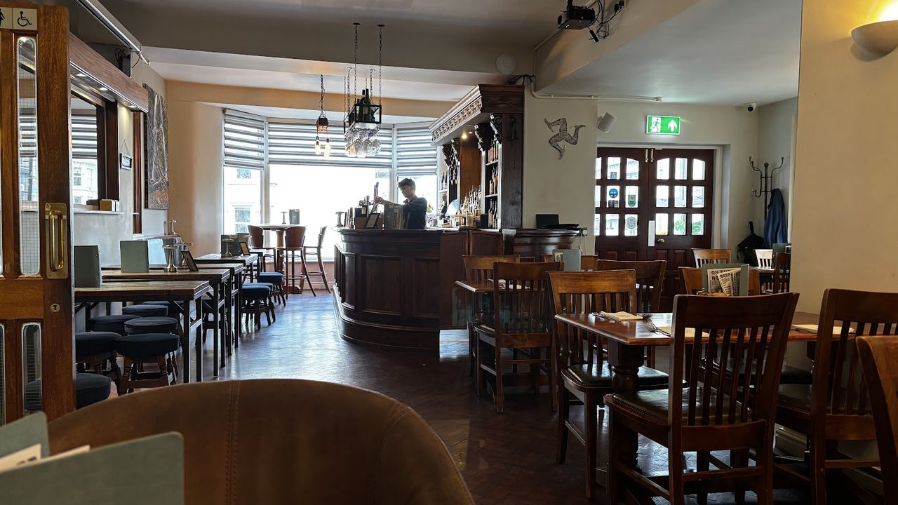 Mereside - HQ Bar & Restaurant