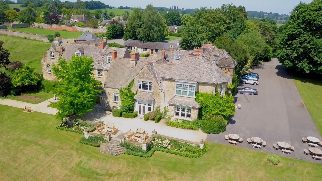 Middle Aston House