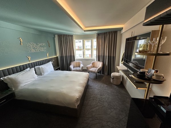 Middle Eight - Preferred Hotels and Resorts