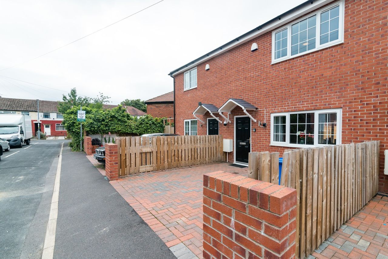 Mosh Homes 01