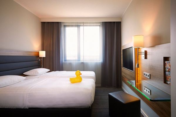 Moxy Edinburgh Airport