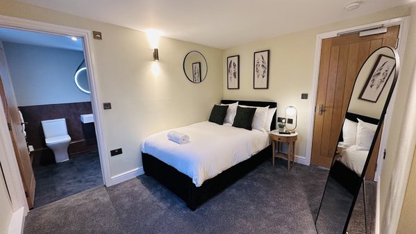 Nine Jars Hotel