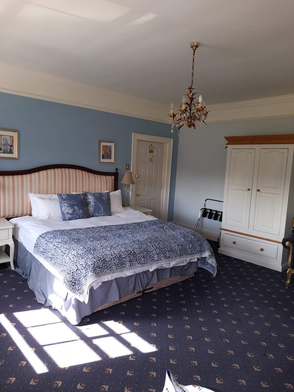 No 6 The Square Tearooms & Accommodation