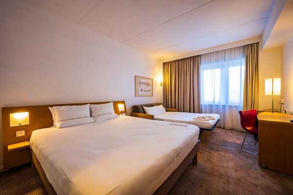Novotel London West
