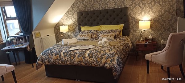 Outlander Boutique B&B King