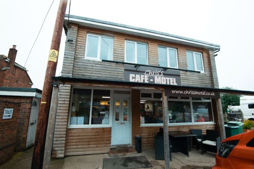 OYO Chriss Motel