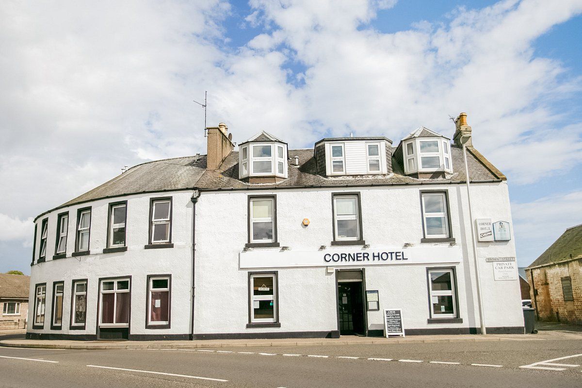 OYO Corner Hotel