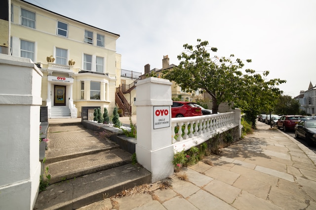 OYO Eagle House Hotel