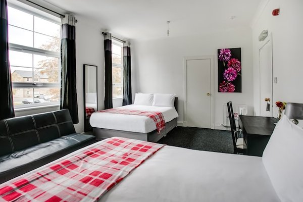 OYO Gin House Hotel