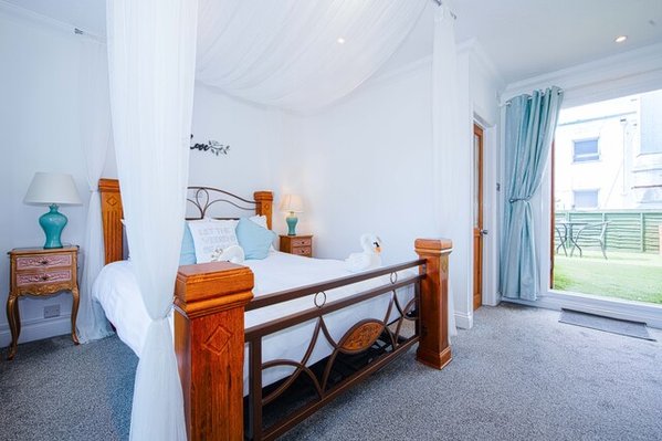 OYO Pier Hotel