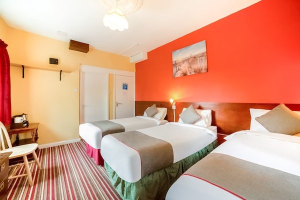 OYO The Royal Hotel