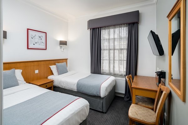 OYO Townhouse New England Victoria