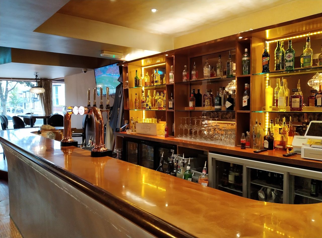 Peaky Blinders Accommodation & Bar