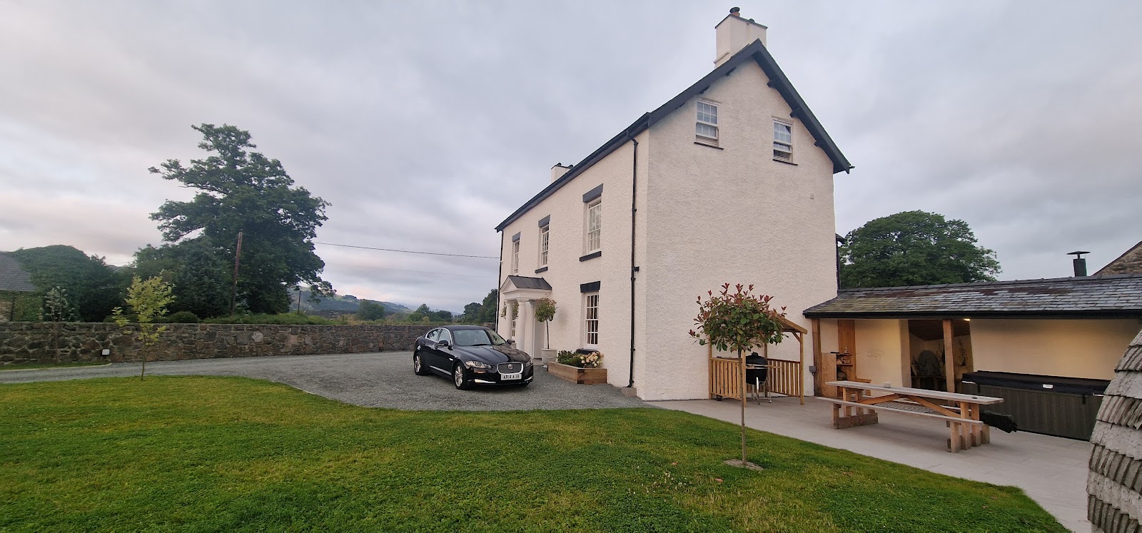 Pen-Isar-Llan Farm