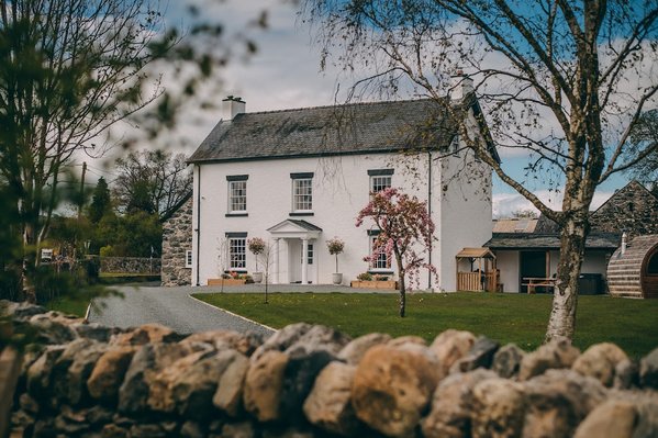 Pen-Isar-Llan Farm