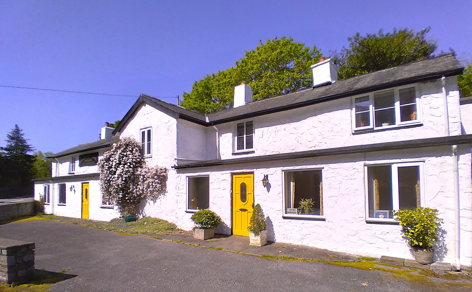 Pen-Y-Bont Hotel