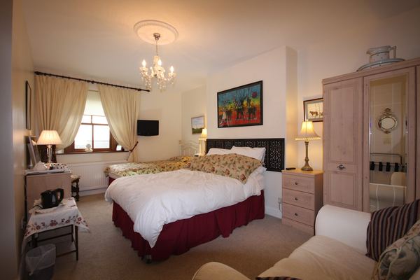 Pen-Y-Bryn House