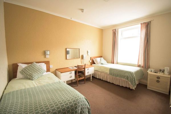 Pinegrove Hotel