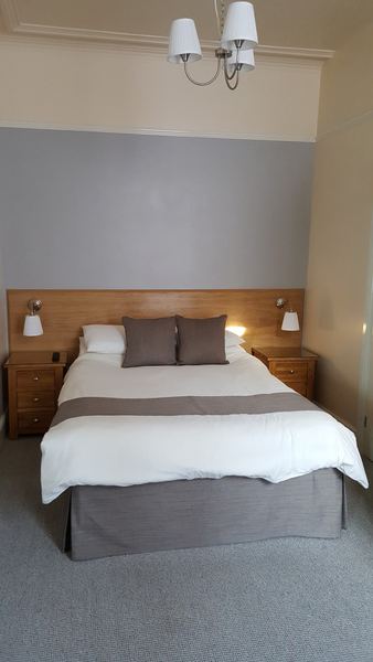 Powys Lodge - Guest House