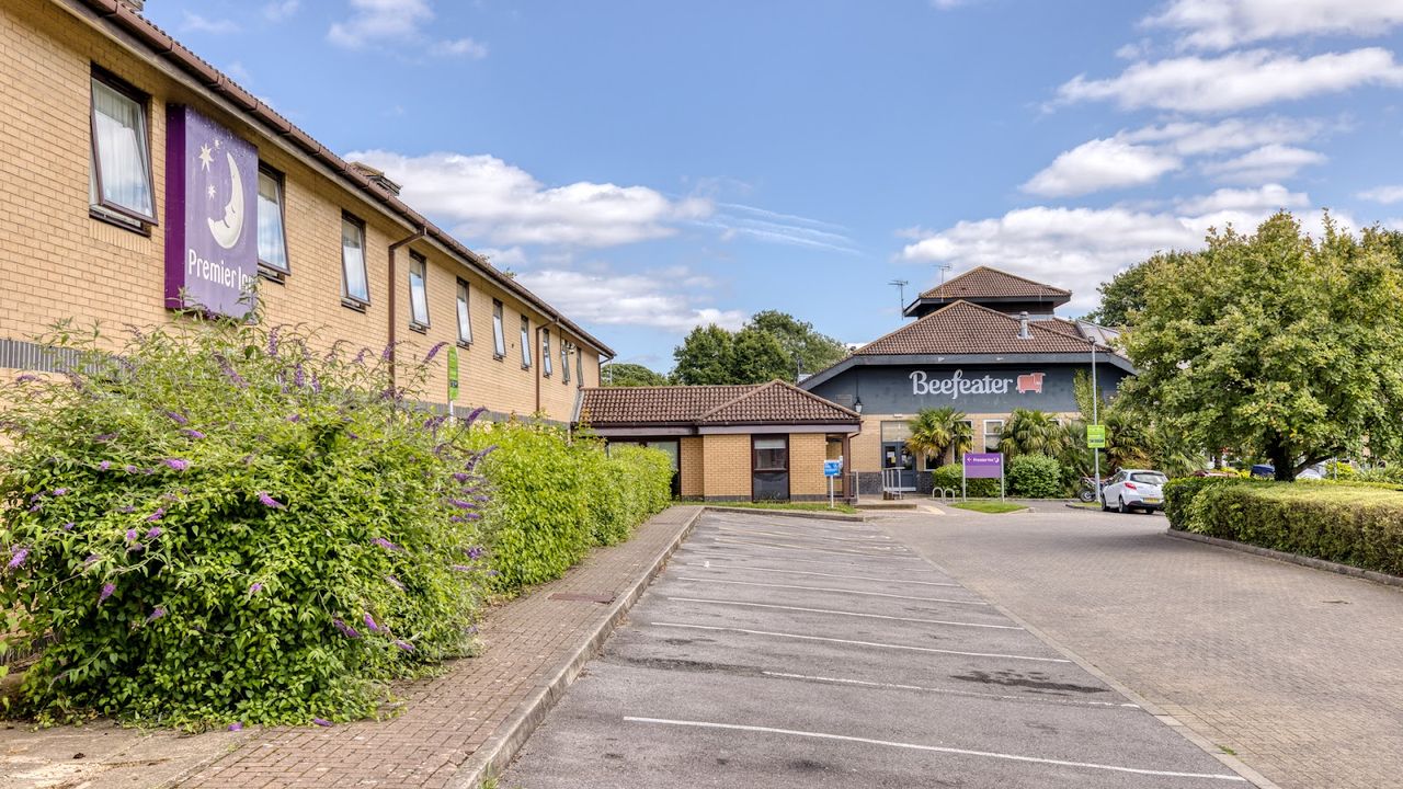 Premier Inn Basingstoke West Churchill Way