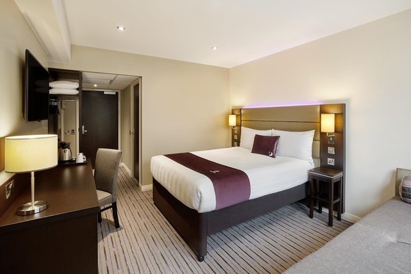 Premier Inn Heathrow Airport T2 & T3 Bath Road