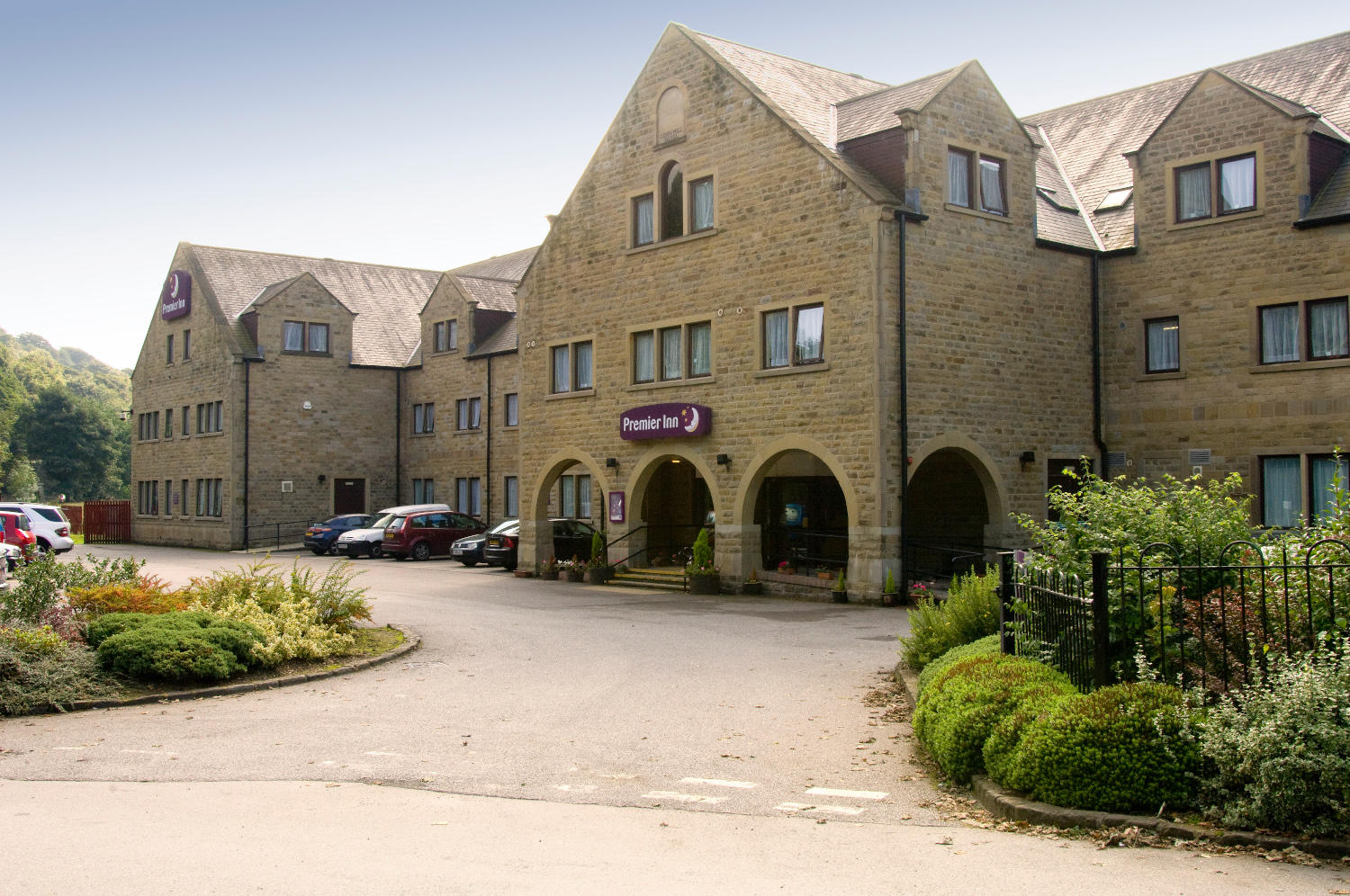 Premier Inn Huddersfield North