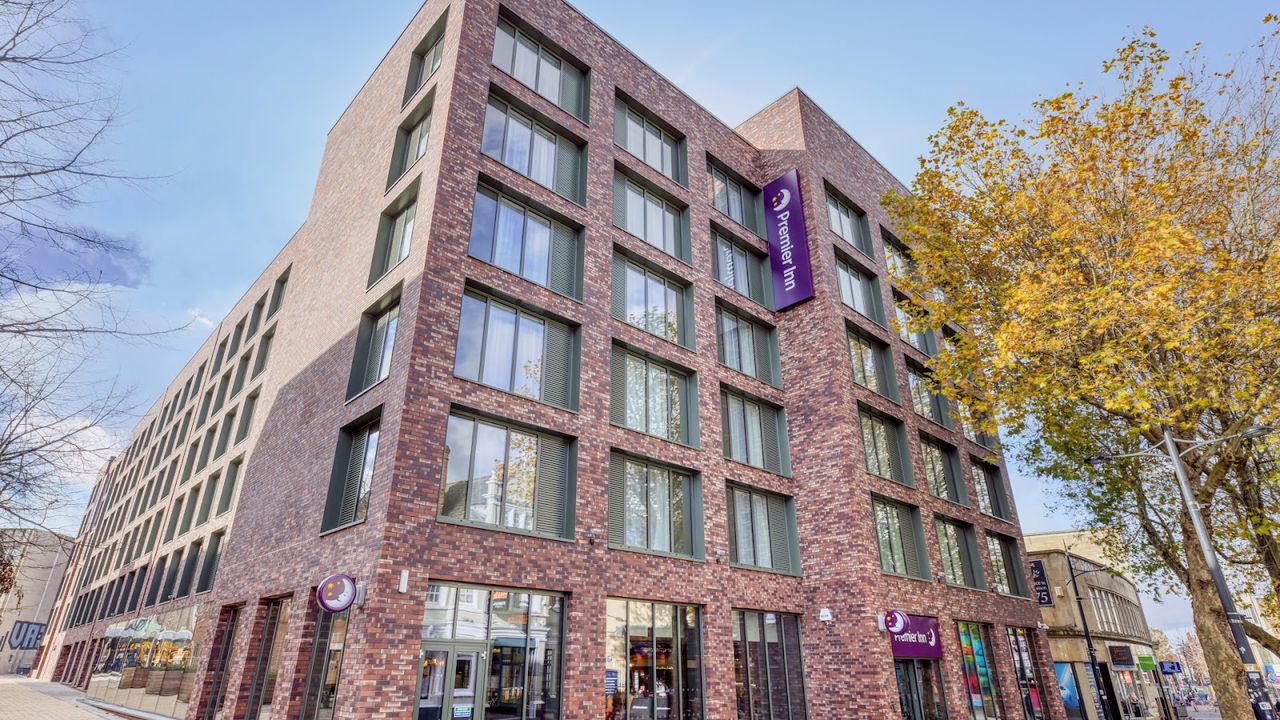 Premier Inn Swindon Town Centre