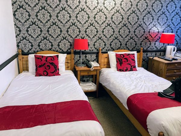 Pymgate Lodge Airport Hotel