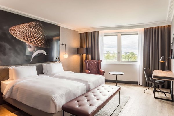 Radisson RED London Heathrow