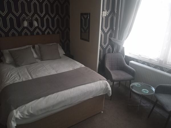 Rayners Hotel