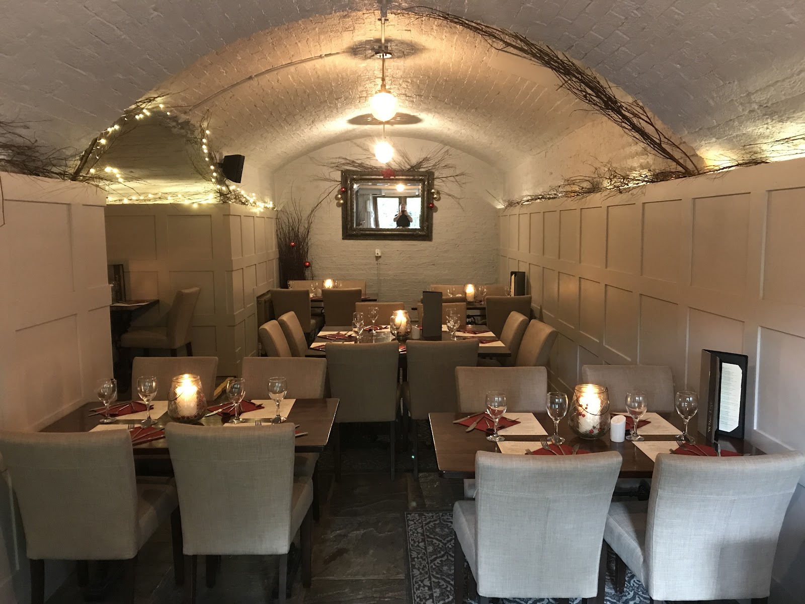 Red Lion & Cellar Room Pub Hote
