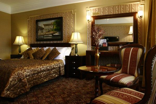 Riverside Inn