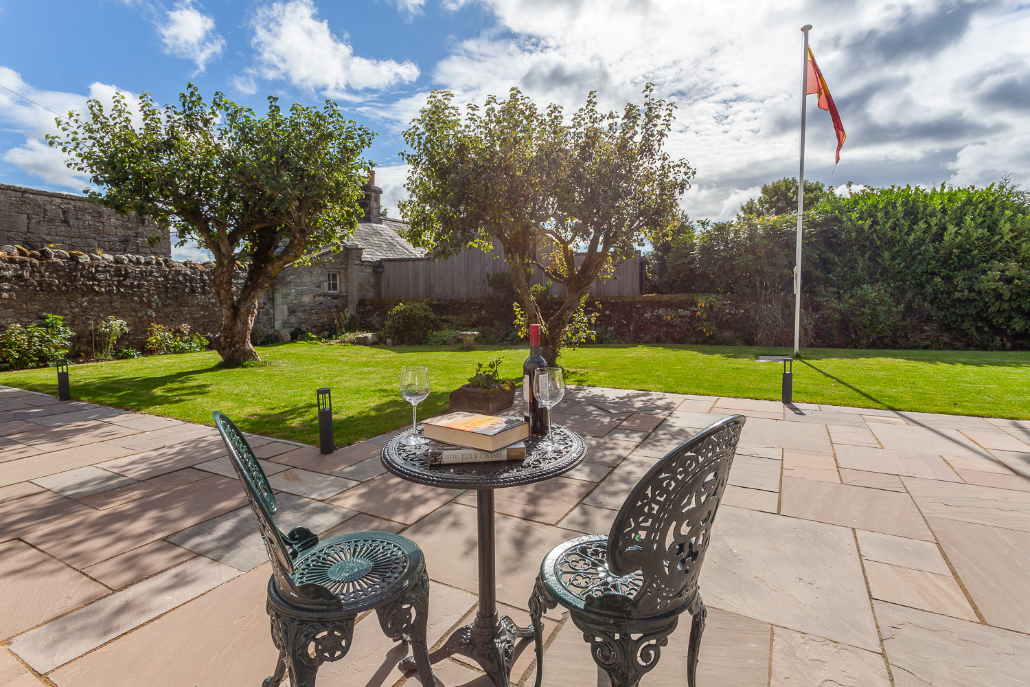 Rose & Thistle Inn