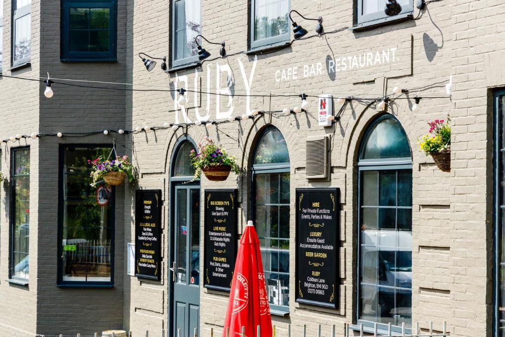 RUBY Pub & Hotel
