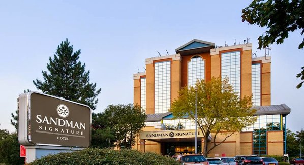 Sandman Signature London Gatwick Hotel
